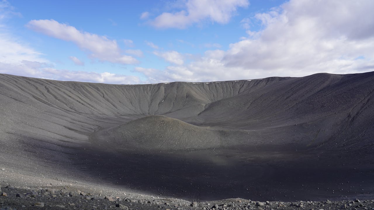 majestic-volcanic-crater-in-iceland-under-blue-skies-32577962